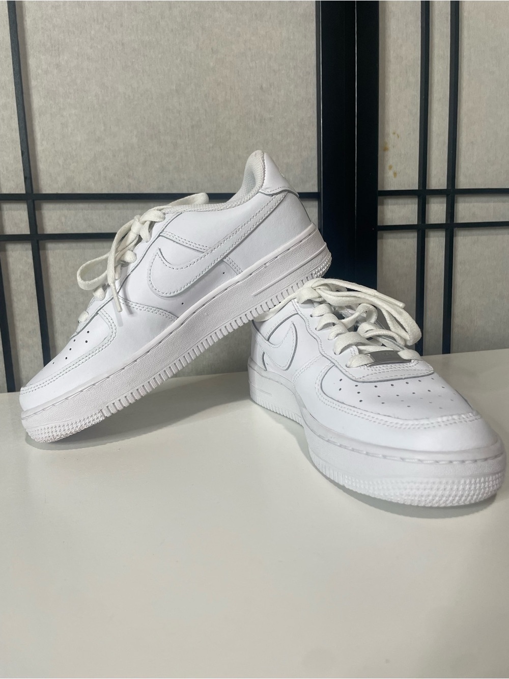 Nike Air Force 1 LE Sneakers Kids Shoes US 5.5 Y Triple White (7 Women’s)